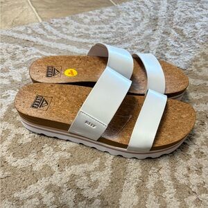 New women’s reef sandals size 10